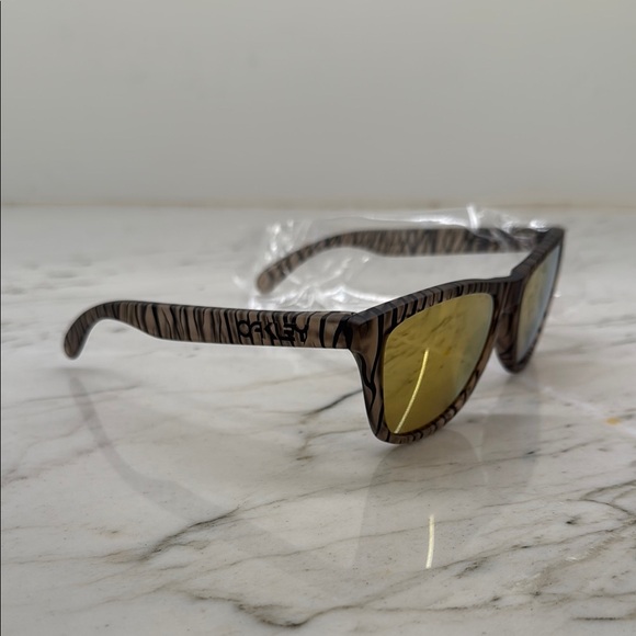 Oakley Urban Jungle Collection Frogskins Sunglasses